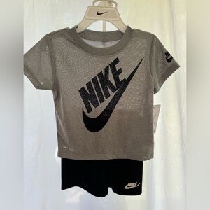 Boys Nike outfit T-shirt with shorts. Size 24 months. NWT